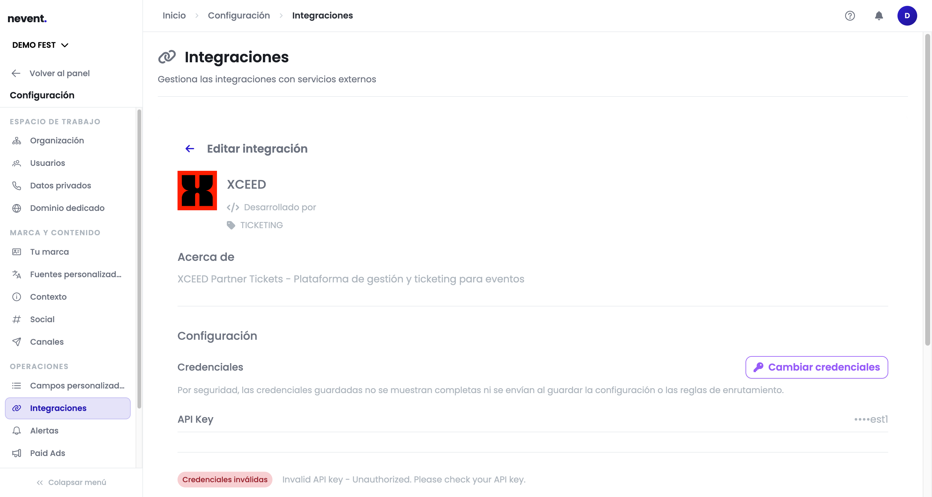 Pantalla Editar integración de XCEED con la sección Credenciales en solo lectura, la API Key enmascarada, el botón Cambiar credenciales y el mensaje de credenciales inválidas