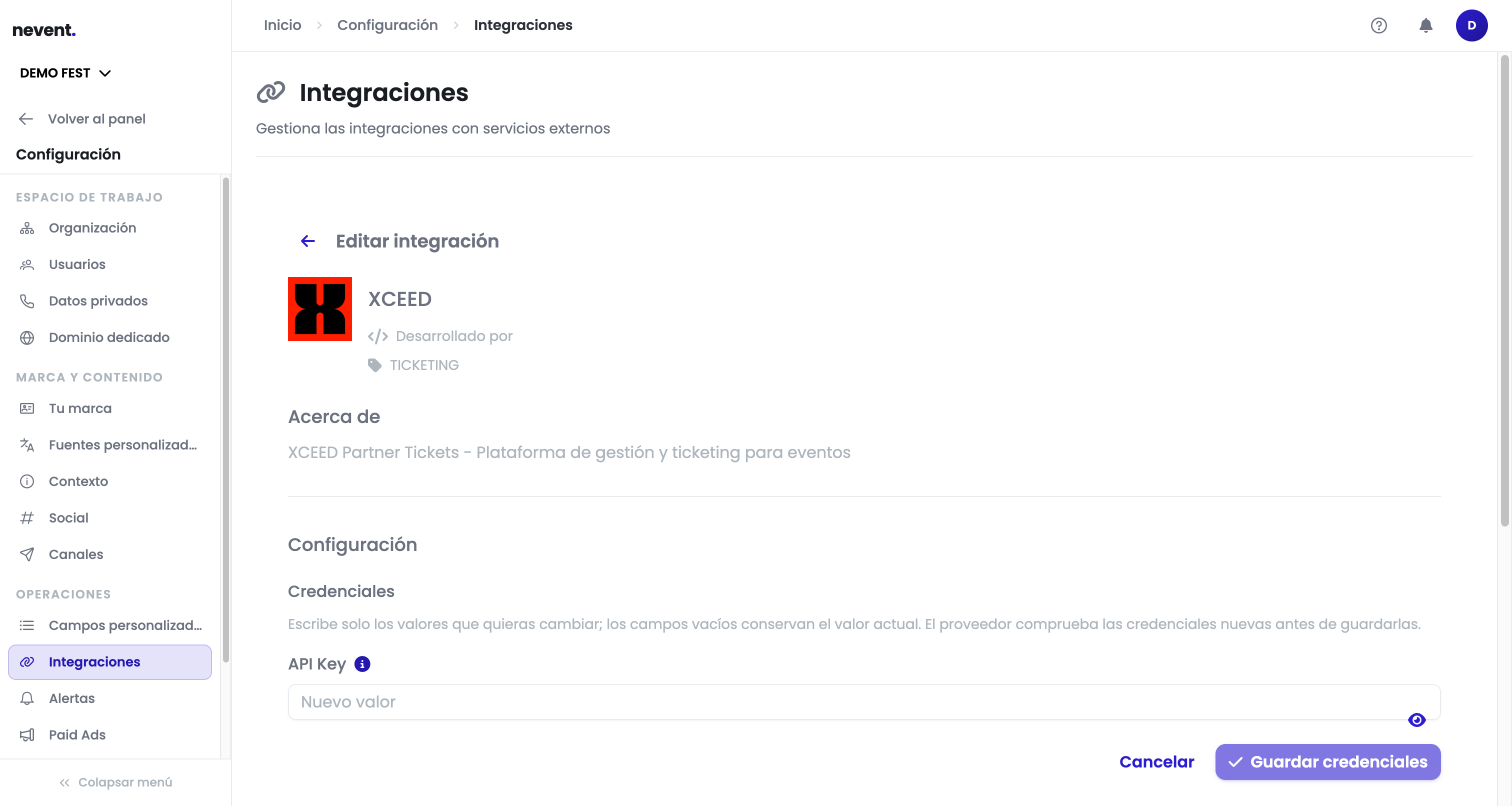Formulario Cambiar credenciales de XCEED con el campo API Key vacío y el texto de ayuda sobre conservar los valores actuales, con los botones Cancelar y Guardar credenciales