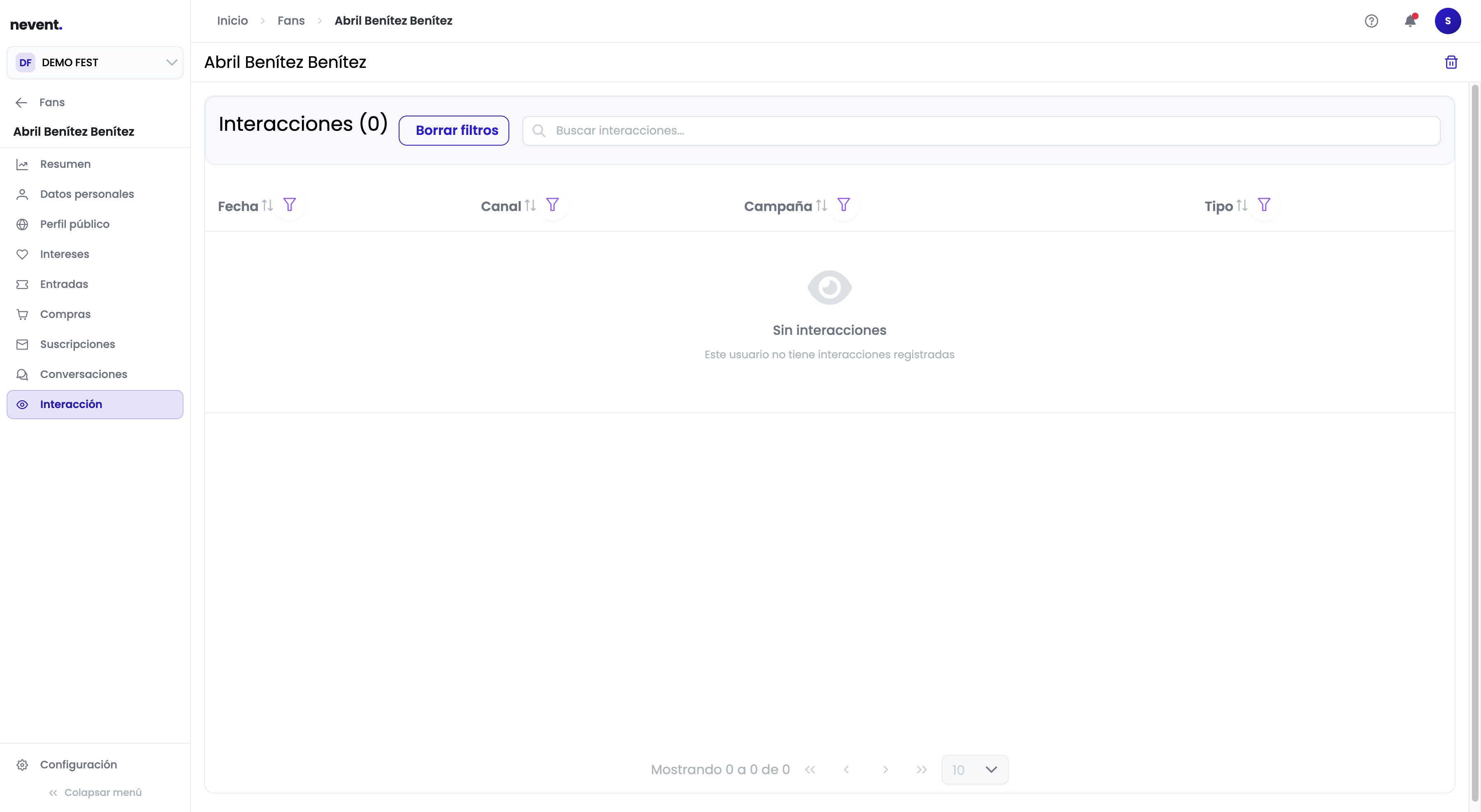 Sección Interacción de Abril Benítez Benítez con la tabla vacía, los filtros de fecha, canal, campaña y tipo, y el mensaje "Sin interacciones"