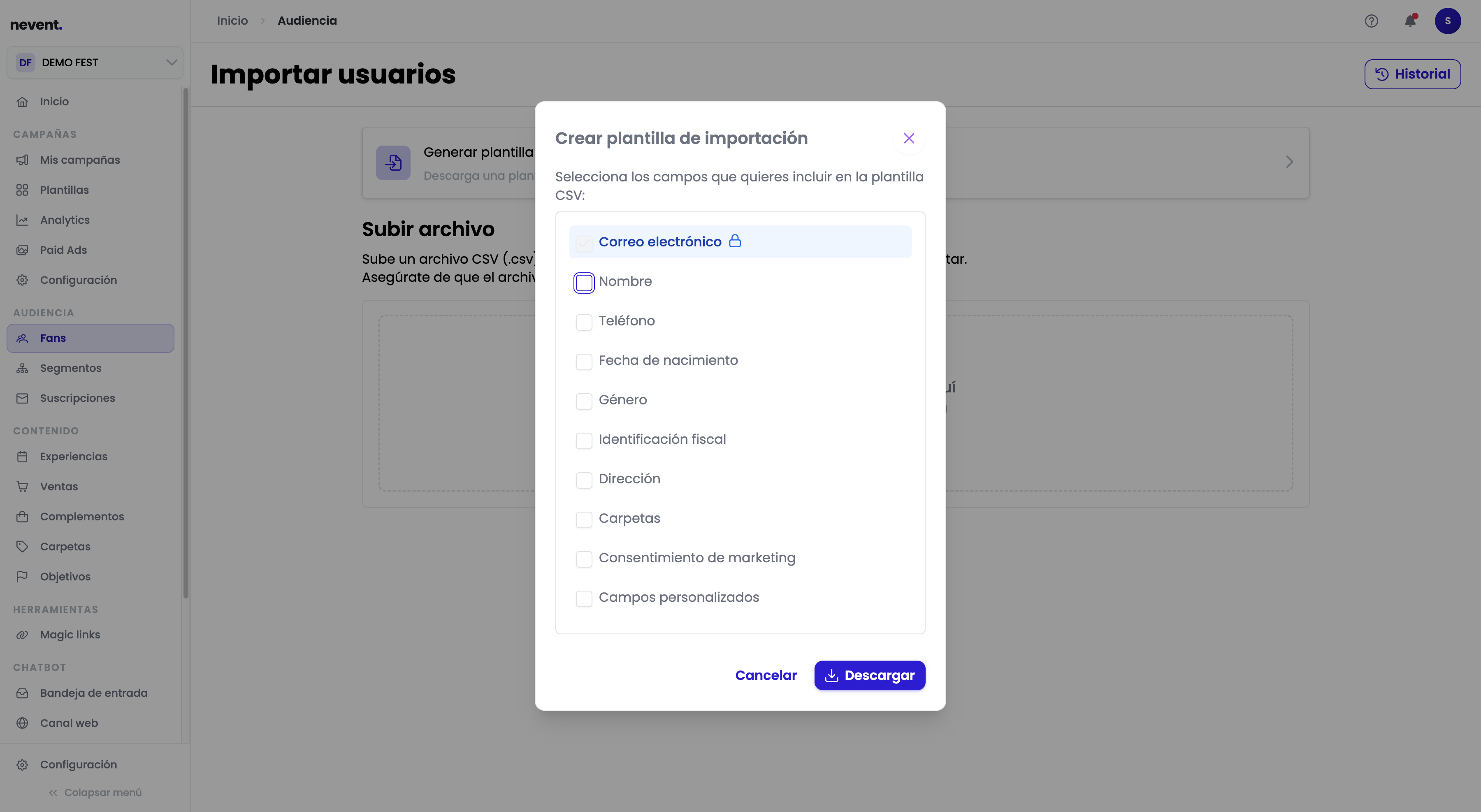Diálogo "Crear plantilla de importación" con la lista de campos disponibles: Correo electrónico (obligatorio), Nombre, Teléfono, Fecha de nacimiento, Género, Identificación fiscal, Dirección, Carpetas, Consentimiento de marketing y Campos personalizados