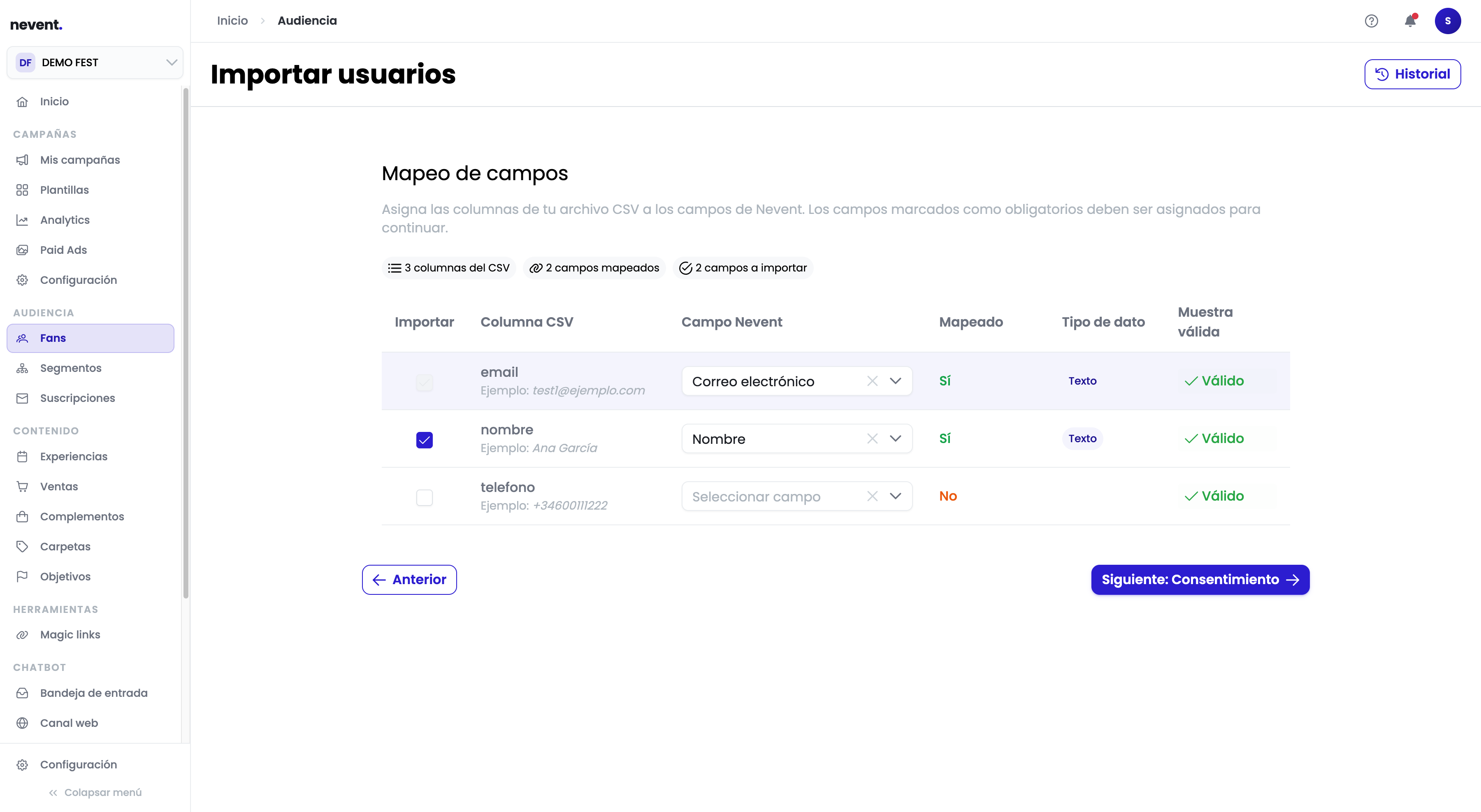 Pantalla de mapeo de campos con tres columnas del CSV: email mapeada a Correo electrónico, nombre mapeada a Nombre, y telefono pendiente de asignar