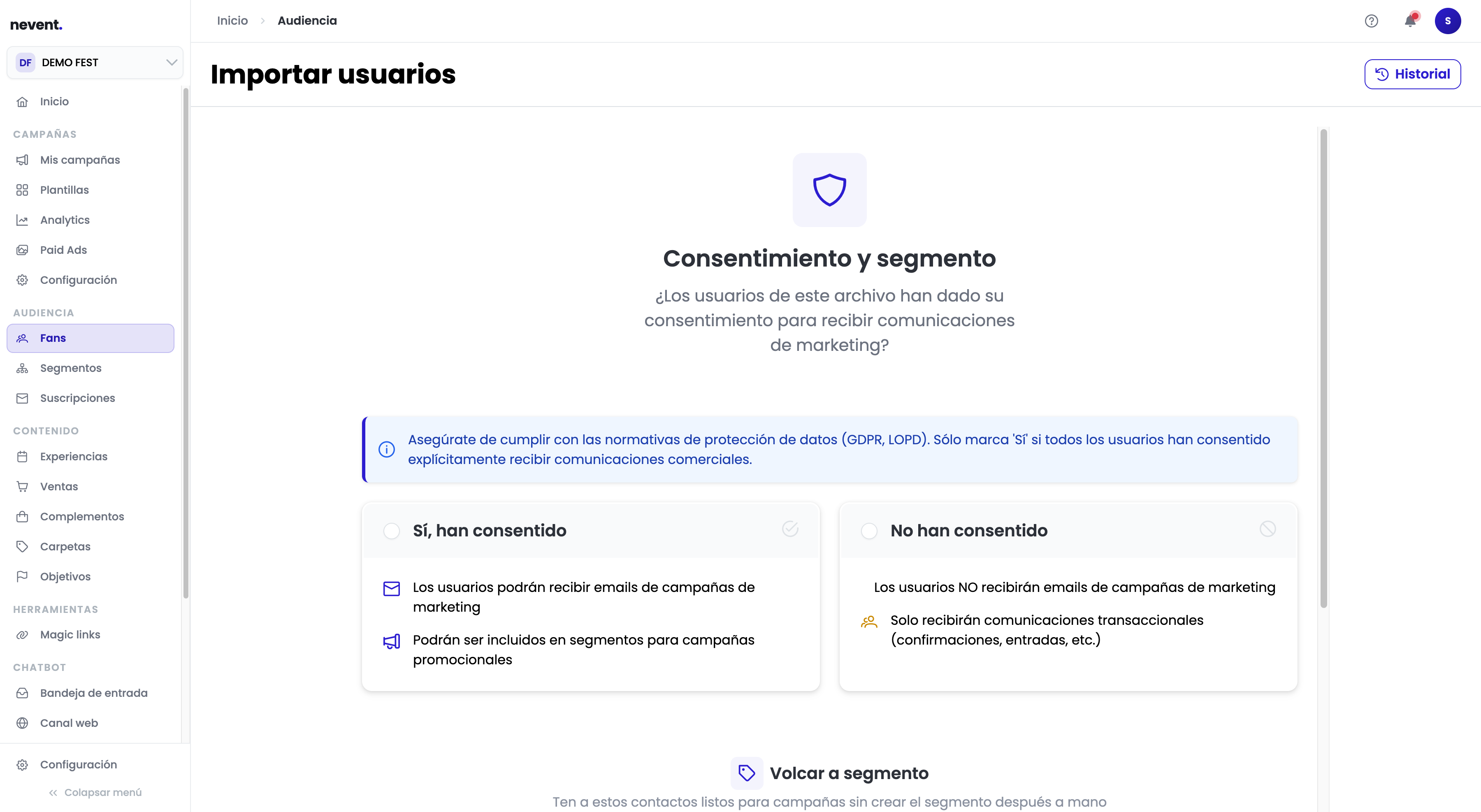 Pantalla "Consentimiento y segmento" con las dos opciones: "Sí, han consentido" (los usuarios podrán recibir emails de campañas de marketing) y "No han consentido" (solo recibirán comunicaciones transaccionales)