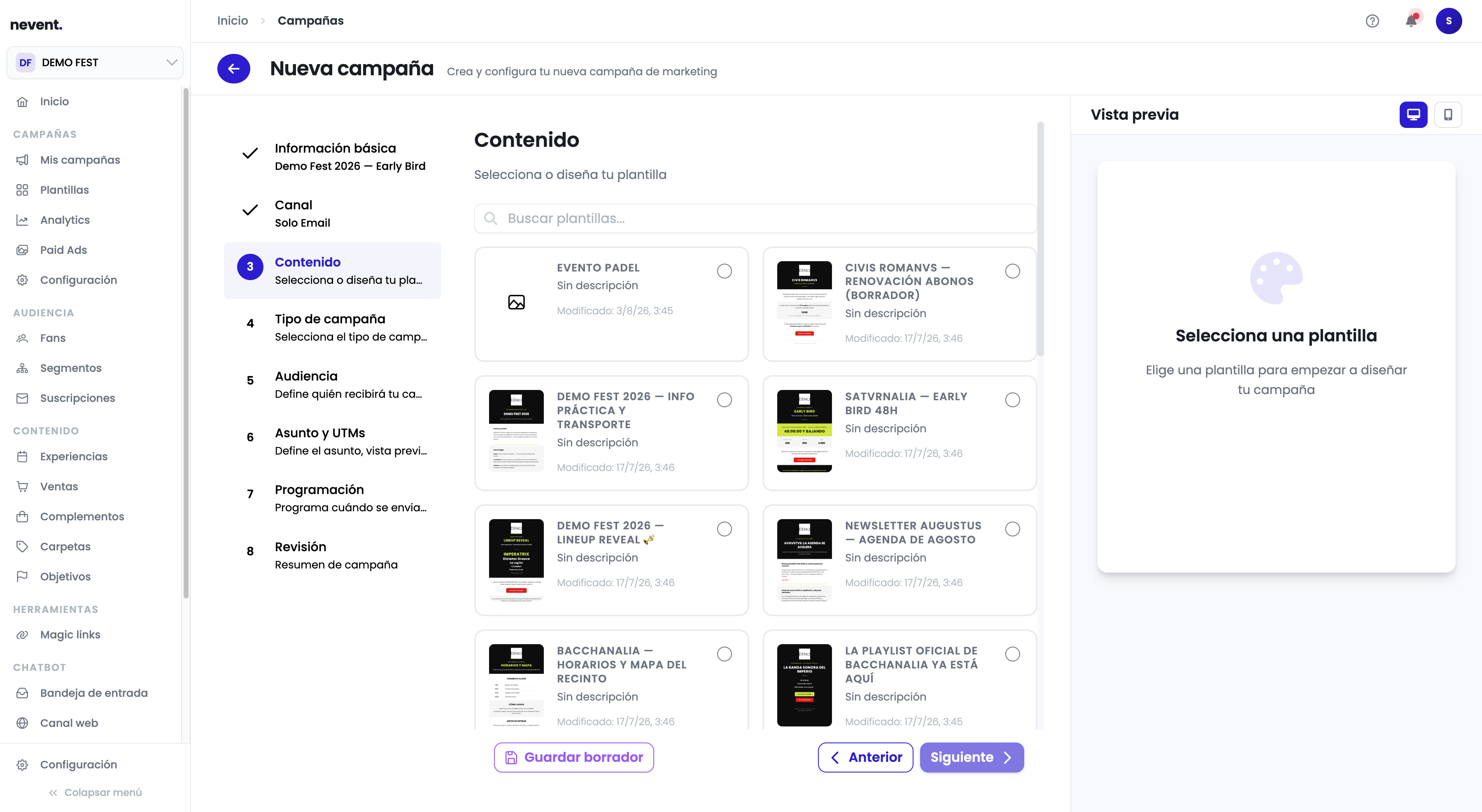 Galería de plantillas en el paso 3. En el panel derecho se ve la vista previa de la plantilla seleccionada con el diseño completo del email