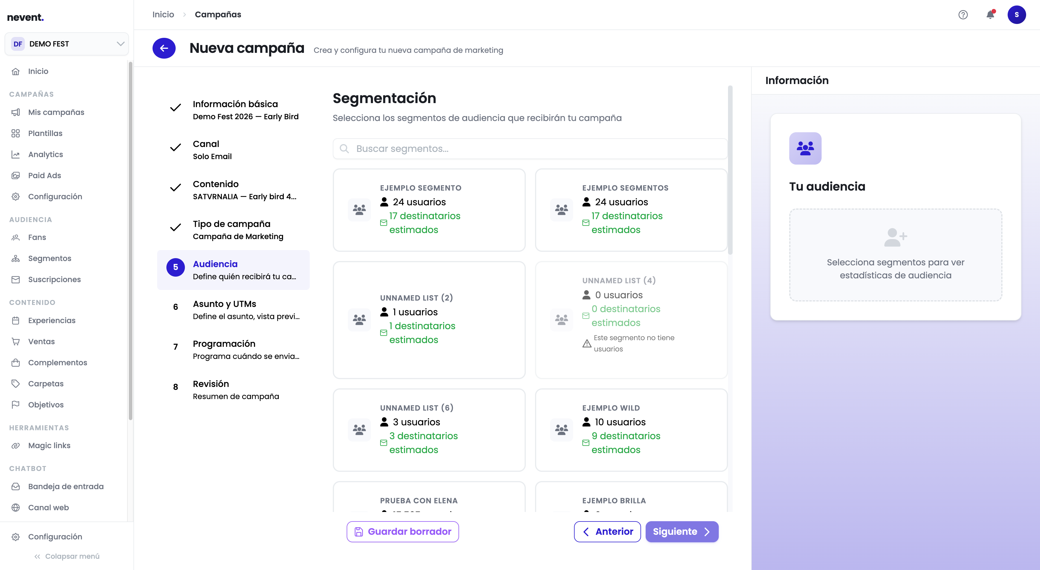 Lista de segmentos disponibles en el paso 5. Cada tarjeta muestra el nombre del segmento, el número de usuarios y los destinatarios estimados