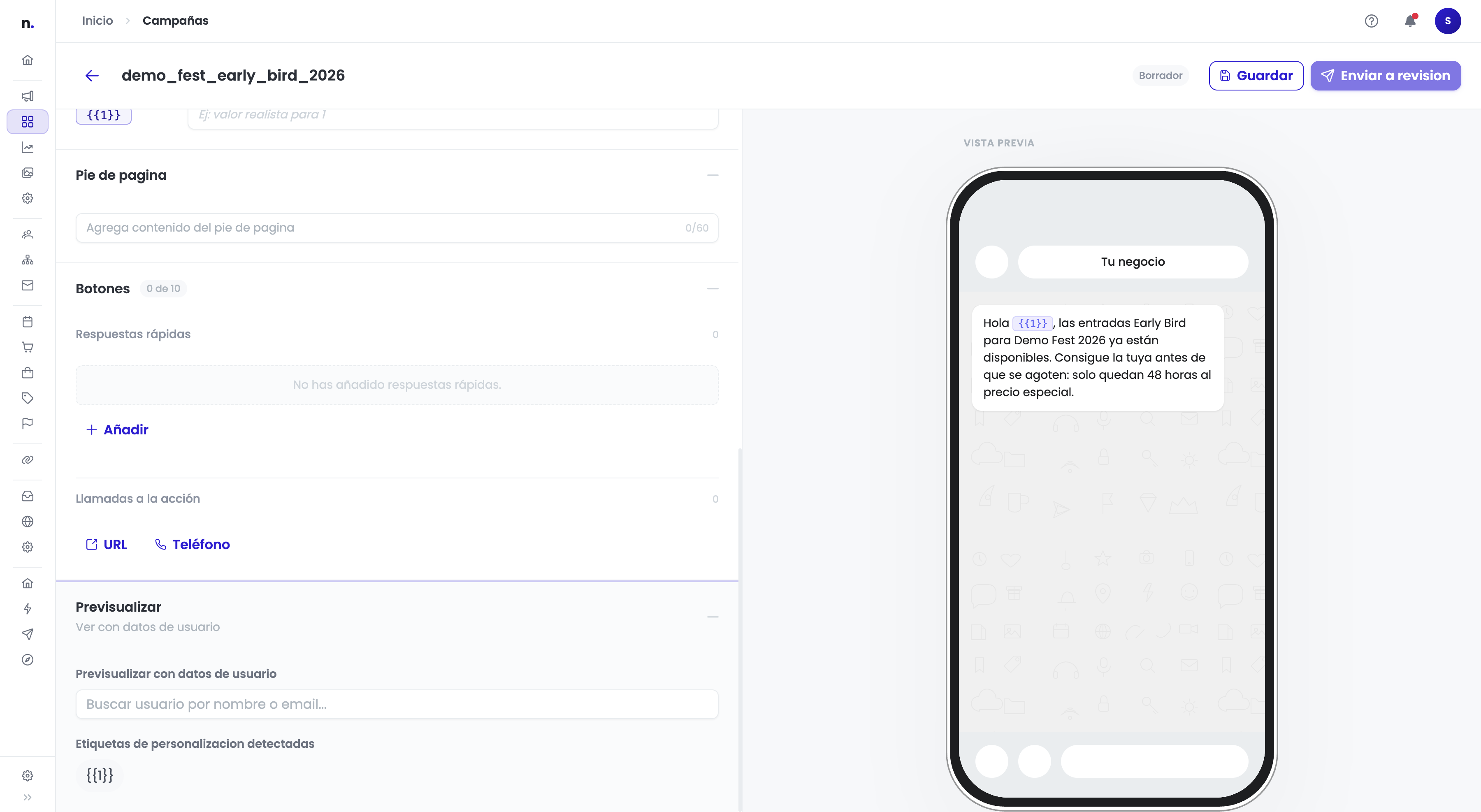 Sección Previsualizar del editor con el campo de búsqueda de usuario y la sección Etiquetas de personalización detectadas mostrando la variable doble llave uno