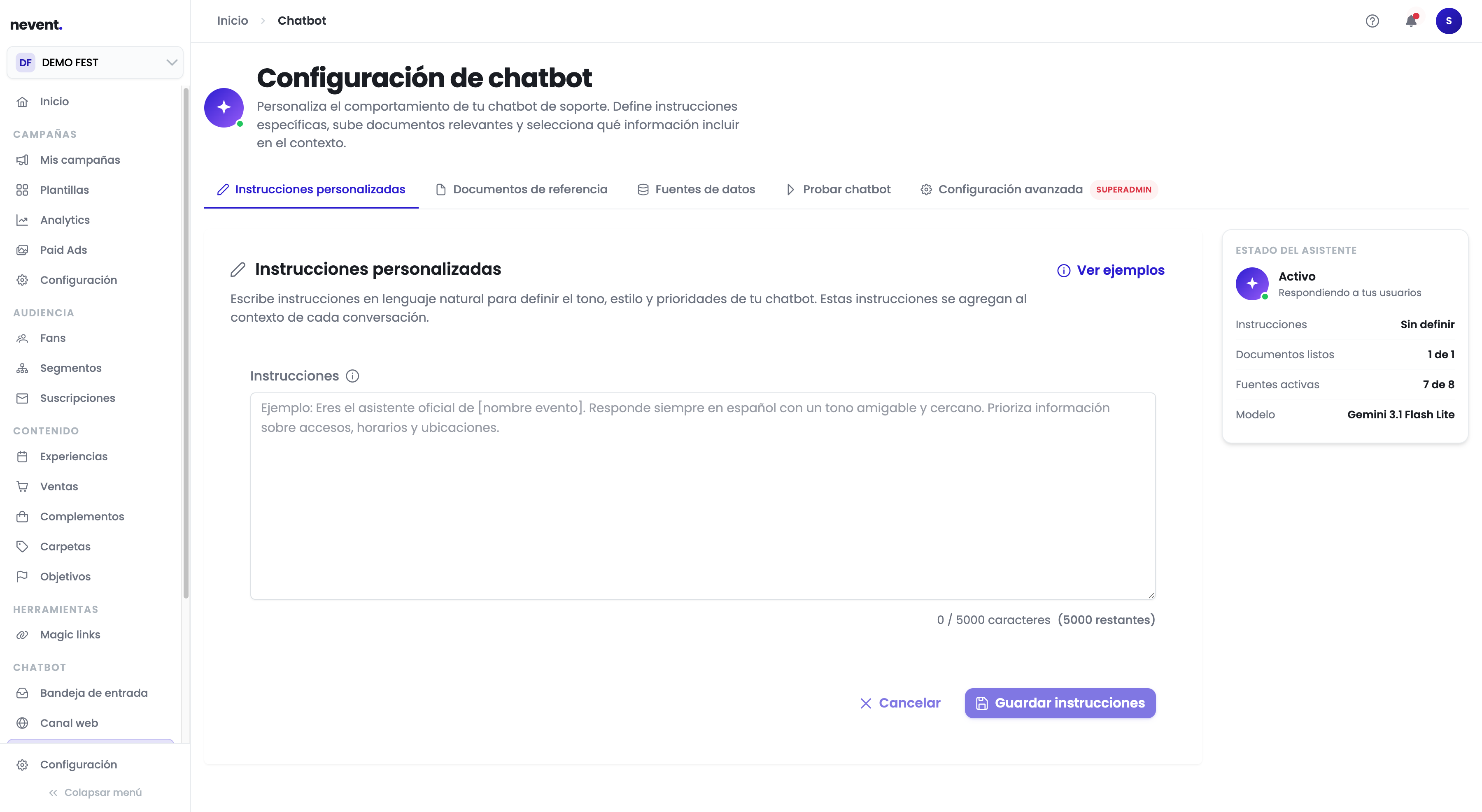 Pantalla "Configuración de chatbot" de Demo Fest con las pestañas Instrucciones personalizadas, Documentos de referencia, Fuentes de datos y Probar chatbot. El panel derecho muestra Estado del asistente: Activo, instrucciones sin definir, 1 documento listo, 7 de 8 fuentes activas, modelo Gemini 3.1 Flash Lite.