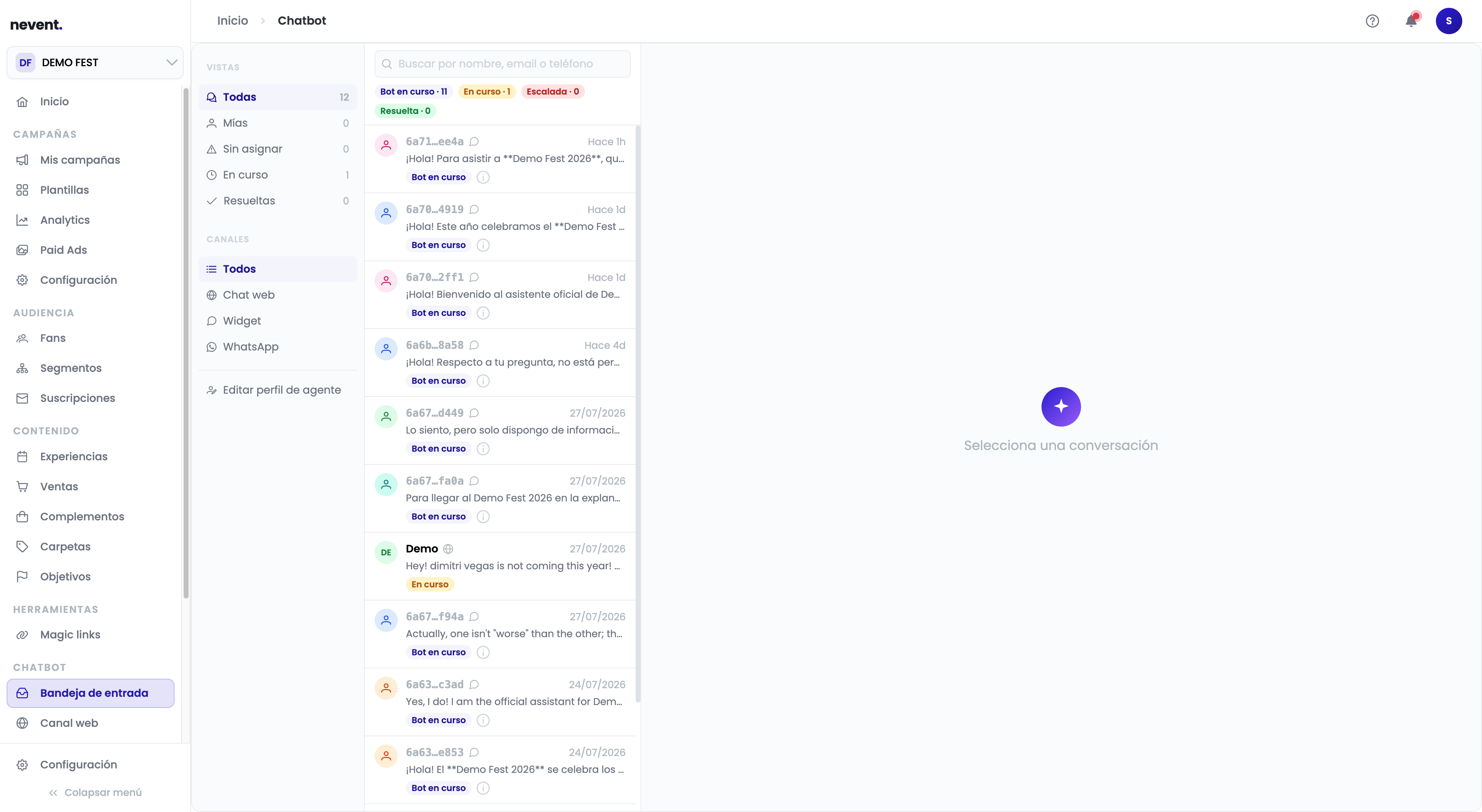 Bandeja de entrada de Demo Fest con 12 conversaciones en total: 11 en estado Bot en curso, 1 En curso y 0 escaladas. En el panel izquierdo aparecen los filtros por vista y por canal.