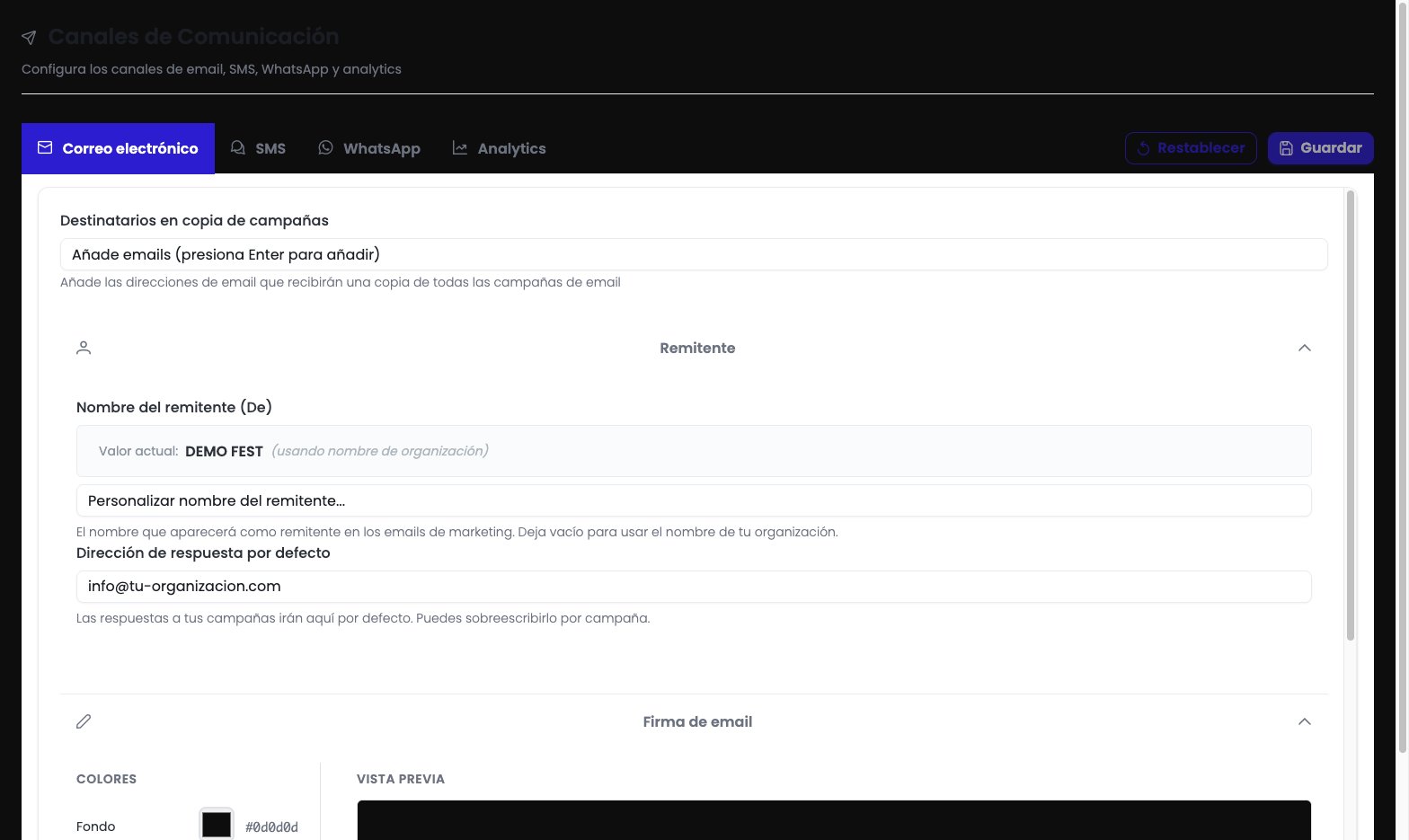 Pantalla de Canales de Comunicación con las cuatro pestañas visibles y la pestaña Correo electrónico activa, mostrando los campos de remitente y firma de email de DEMO FEST