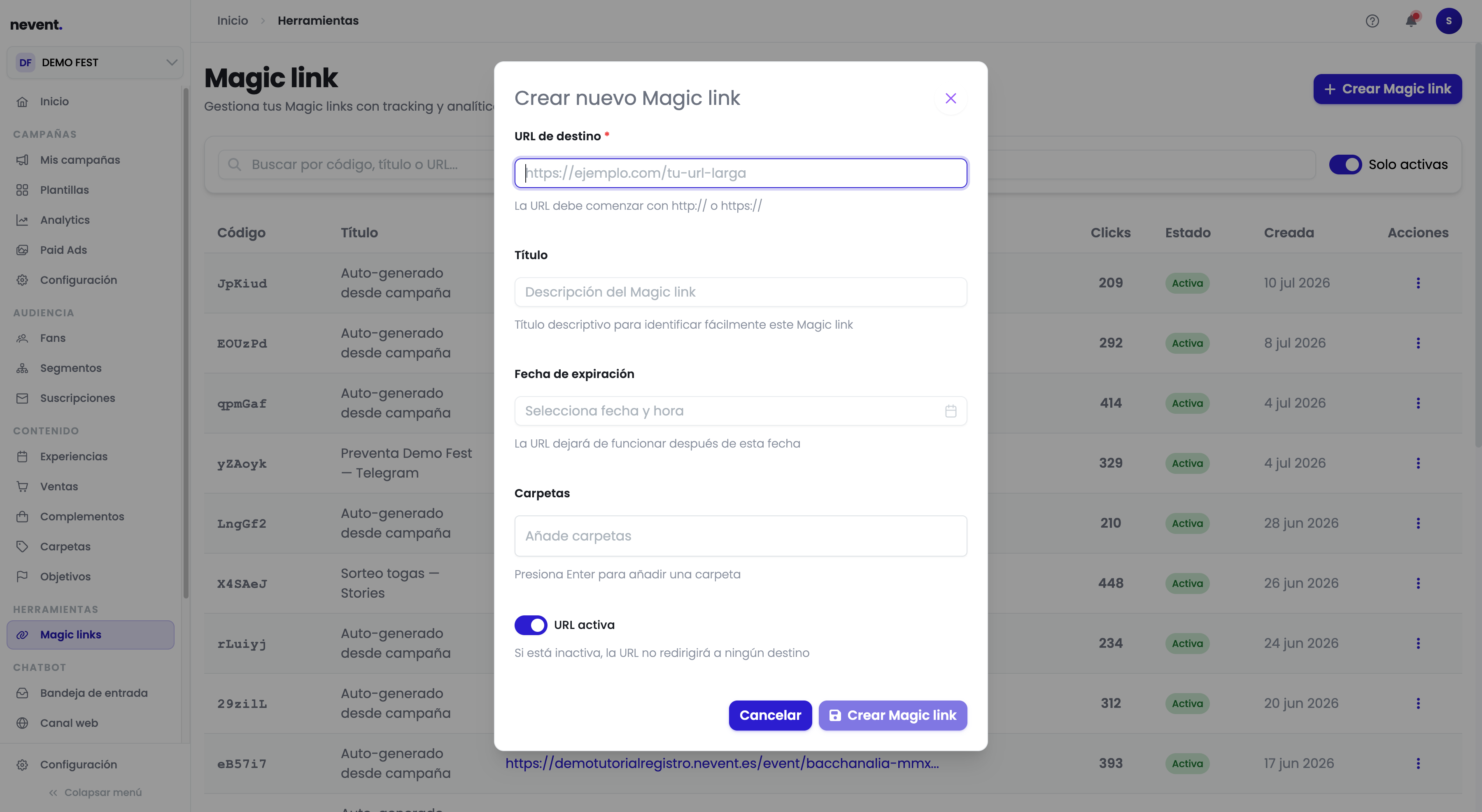 Formulario "Crear nuevo Magic link" con el campo URL de destino vacío, un campo de título, un selector de fecha de expiración, un campo de carpetas y el toggle URL activa activado