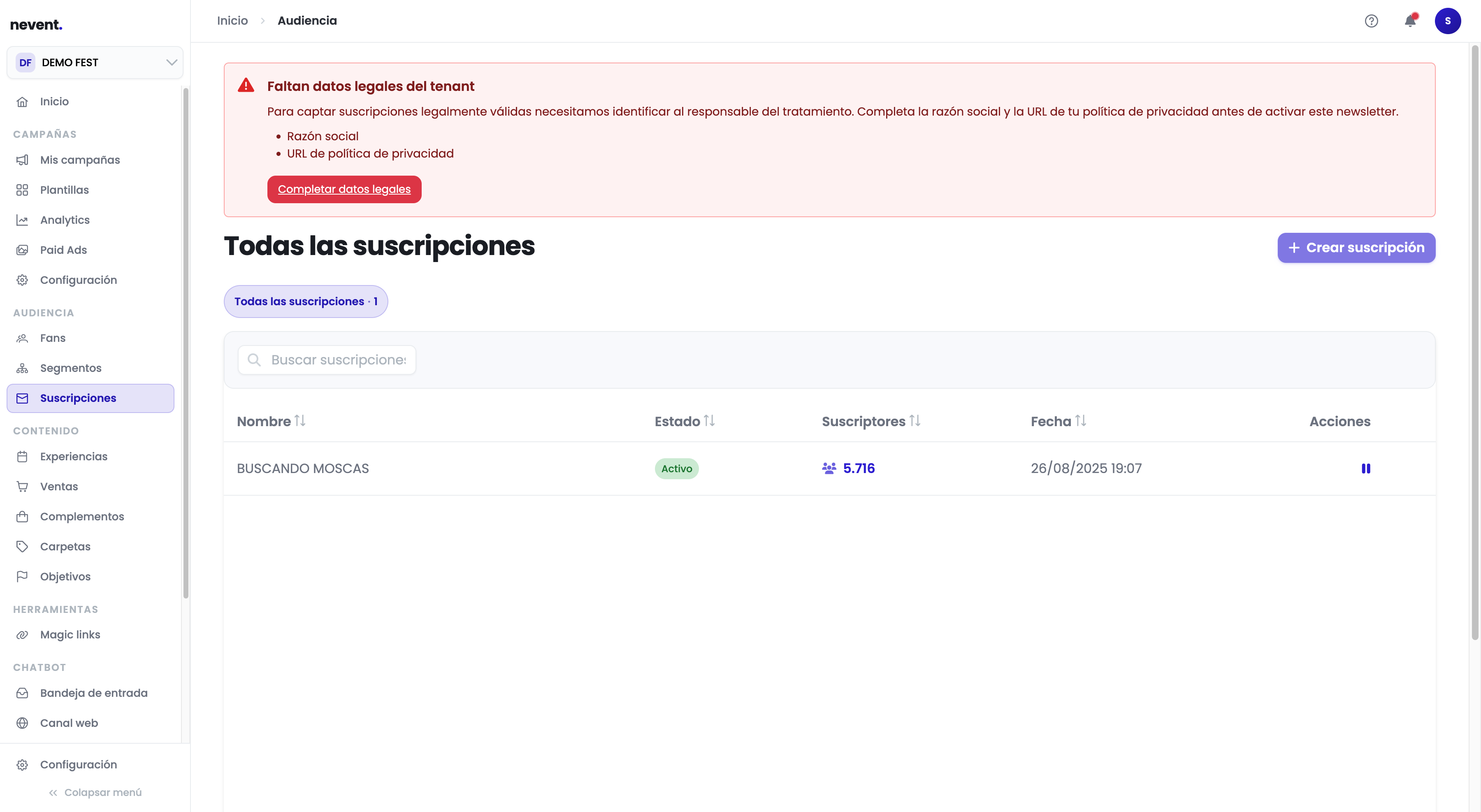 La sección "Todas las suscripciones" de DEMO FEST, con el aviso rojo "Faltan datos legales del tenant" en la parte superior y el listado de formularios existentes debajo